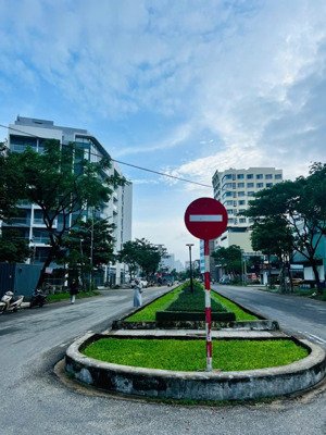 cho thuê gốc 434m2 đất mặt tiền lê văn quý sát phạm văn đồng gần biển mỹ khê phù hợp làm nhà hàng