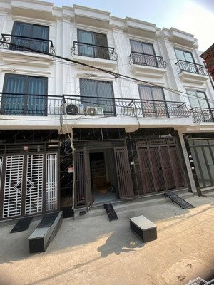 chính chủ bán nhà ngay sát ubnd, chợ phượng 10p ra tt hà đông.