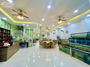 Bán căn nhà phố mặt tiền đường Hoàng Văn Thụ, Phương Sài, Nha Trang