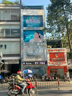 nhà mặt tiền 51a ba tháng hai, p11, quận 10 (5,5*20m) kế bên vincom 3/2. giá 150 triệu /tháng.