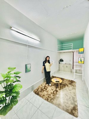 cho thuê phòng trọ mới xây 100% ban công thoáng mát ngay mặt tiền nguyễn tri phương, quận 10