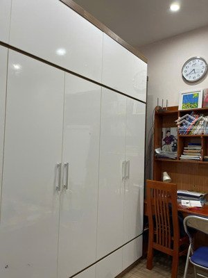 cắt lỗ sâu lô nhà mặt phố diện tích 49m2 mặt tiền 4,5 m2 kinh doanh sầm uất oto vào nhà