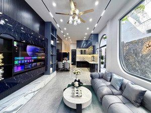 nhà đẹp 2 tầng kiệt 368 hoàng diệu thông 311 nguyễn hoàng . dt 61m2 nagng 5m5 nở hậu ,