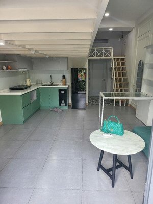 cần bán căn hộ tại chung cư 60 nguyễn trãi, lầu 4 giá chỉ 3 tỉ 100 triệu. sổ hồng cầm tay