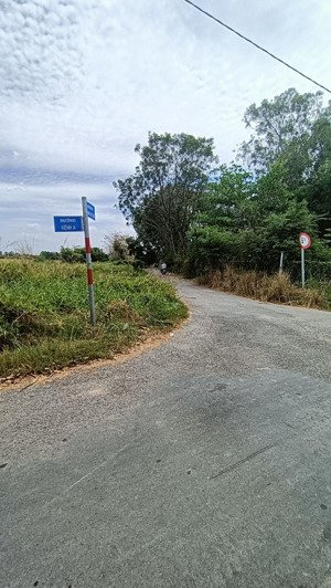 cần bán rẻ đất 1.088m2 góc 2mt kênh a xã bình chánh