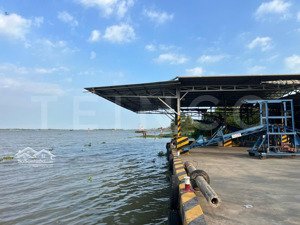 cho thuê bến cảng nội địa tàu thuyền cập bến công suất 400 tấn hàng, có đầy đủ dịch vụ cơ giới,...