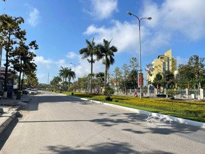 cần bán mặt tiền kinh doanh đường hùng vương- tp tam kỳ . lh 0932152747