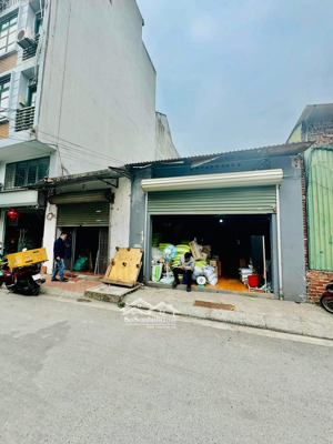 mảnh đất vàng-lê văn lương-dt 180m nhỉnh 50tỷ-cách phố 20m-ô tô tránh-vỉa hè-kinh doanh-xây toà nha