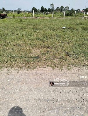 đất chính chủ kế trường thpt đức hòa, tt đức hòa, long an, đường nguyễn văn dương, 120m2/680tr.