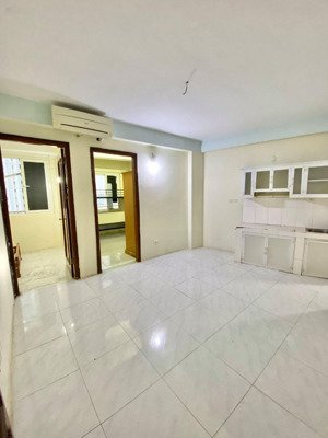 căn hộ 2n1k cực thoáng 50m2, đh, nl, kệ bếp, tại ngõ 42 triều khúc, giá 5.7tr/tháng