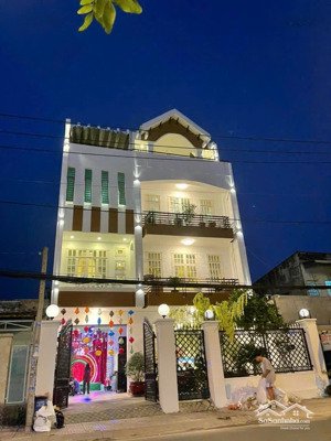 2 mặt tiền liêu bình hương, 10x31, 1 trệt, 3 lầu, nội thất, đầy đủ, giá 29 triệu