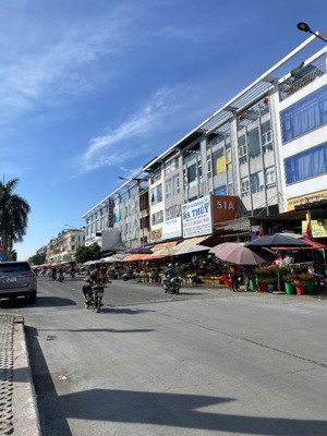 mtkd chợ đầu mối bình điền, đường nhà 30m, dt 120m2 (6*20), 4 tầng, khu vực sầm uất, hiếm nhà bán