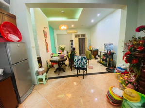 bán nhà ngõ 10 láng hạ phường thành công dt 38m2 x 4 tầng mt 4,26m. gía 7,8 tỷ. lh 0968.963.803