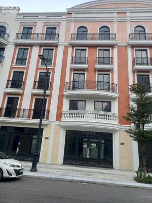 Cho thuê nhà xây thô 5 tầng hoàn thiện mặt ngoài 120m2, 11PN ngay Quảng Trường Biển Sầm Sơn