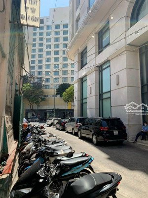 cho thuê nhà cấp 4 đối diện new world 700m2 giá 250tr/th (20x35m) lh: 0903752978