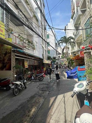 bán nhà phố tây căn góc hẻm hùng vương, ngay chợ đêm nha trang, phù hợp ở và kinh doanh, đường oto