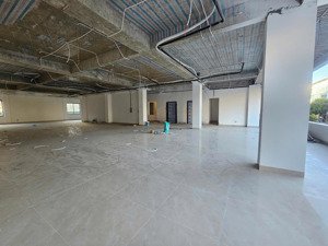 cho thuê toà nhà 4 tầng mới xây ngay trung tâm tp.bmt tổng dt 1500m2