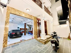 bán biệt thự nghỉ dưỡng có hồ bơi 5 tầng thang máy mới tinh 8x20 ngay âu cơ