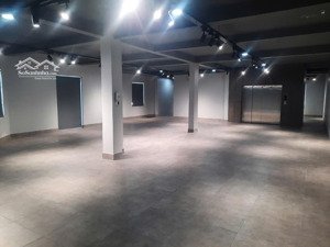 cho thuê mặt tiền đường bạch đằng, p. phước trung, tp bà rịa (dt: 210m2) 1tr3l + thang máy + nhà hc