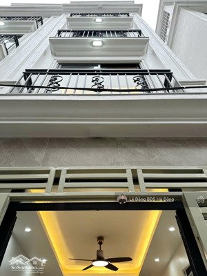 tin thật 2,35 tỷ- 4 tầng ở luôn. ô tô đỗ ngay nhà. gần trường chợ. 10p ra ql6