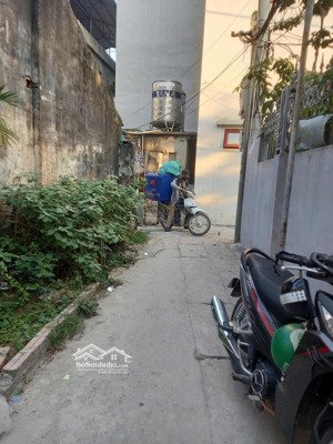 bán 37m2, 2 mặt thoáng đất tặng nhà c4 ngõ thông giá nhỉnh 4 tỷ