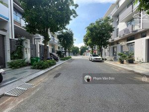 bán nhà vạn phúc full nội thất gỗ . dt 5 x 21 . nhà đẹp ở ngay . giá 19,2 tỉ