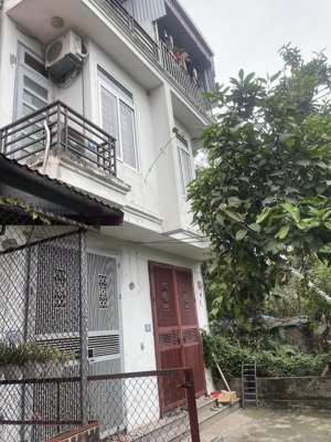bán đất tặng nhà gần sân vđ đông mỹ, 32m2, 3 tầng, oto vào nhà, view sông, qh đường 12m, 3,4 tỷ tl