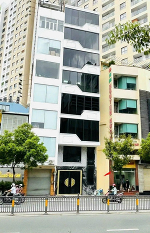nhà cho thuê mặt tiền 153-155 nguyễn văn cừ gần trần hưng đạo quận 5