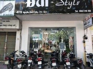 cần sang lại shop chỉ sang mặt bằng, không sang quần áo/ quầy kệ, vật dụng
