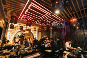 kinh doanh mọi mô hình ở mặt phố bùi thị xuân, diện tích 140m x 4 tầng, mặt tiền 7m, giá 80tr/tháng