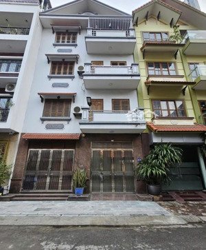 độc lạ phụng châu - nhà 4 tầng, cơ hội sở hữu ngay giá chỉ 2.35 tỷ!