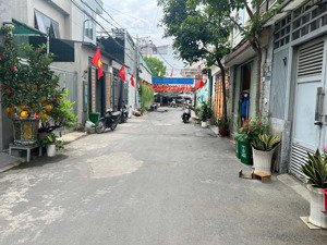 chính chủ kẹt vốn muốn bán gấp lô đất hẻm 6m quận 9