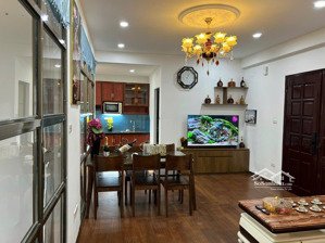 cần bán nhanh căn hộ góc 195 đội cấn - ba đình, dt 72m 2 ngủ 2wc, đầy đủ nội thất, giá thỏa thuận