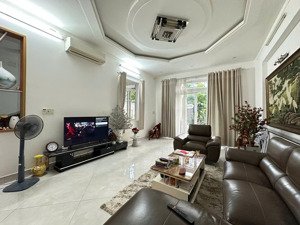 cho thuê biệt thự, 1 trệt 2 lầu, full nội thất ngay trung tâm biên hòa