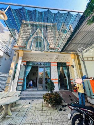 bán nhà long hải 1 trệt 1 lầu 174m2 3 phòng ngủ lưng tựa núi mặt hướng biển giá 2 tỷ 850