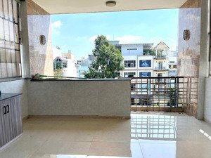cho thuê chdv full nội thất, tách bếp, có sân vườn 15m2, gần bến xe q. 8, đh kinh tế