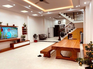 nhà đẹp như mới 4 tầng mt ngang 6 p7 q8