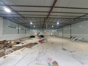 nhà kho 350m2 sẵn điện, đường nguyễn phước lan giá tốt chỉ 15 triệu/th