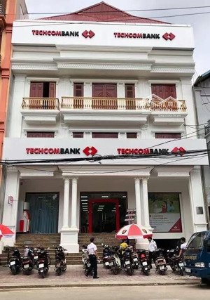 - mặt tiền : 15m2
- có 1 tầng hầm + 3 tầng nổi + 1 tầng tum + có thang máy + co hệ thống pccc