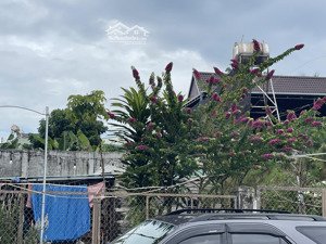 cần chuyển nhượng 350 m2 đất mặt hồ ia pét tổ dân phố 8 trung tâm huyện chư sê.