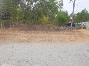 ngay ubnd phước ninh đi vào 1km bán ngộp 835m2( 16x50 nở hậu 18.5m) mặt tiền lên nhựa 12m view kênh