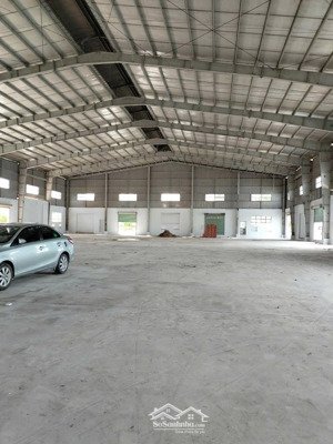 bán kho xưởng kcn long hậu dt 36x67m, bán 45 tỷ thuê 100k/m2 sổ hồng riêng xưởng mới xây