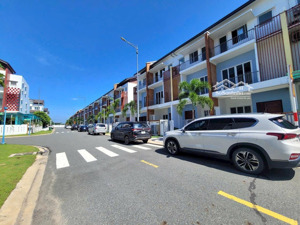 bán 3 căn nhà liền kề tại sun casa 1 hoà phú thủ dầu một - bình dương. giá 2ty550/căn 90m2
