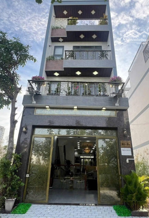 căn nhà đẹp cần bán (có thang máy) khu dân cư