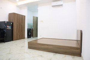 phòng đẹp ban công máy mới xây 5tr5 làng đại học khu b