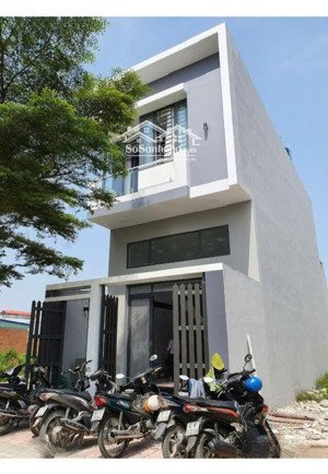 cô giáo cần bán nhà riêng 100m2, 3pn+5 toilet, thị trấn bến lức, 5 tỷ bao rẻ đẹp uy tín