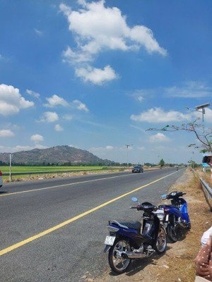 bán đất lớn, mặt bằng khủng, ngay ngã tư ql91 giao hướng lên chùa bà chúa xứ châu đốc