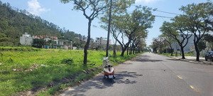 788,6 m lô góc trần nguyên hãn rộng 50m, cách biển 300m, đường rộng 15m, view kênh núi sơn trà.