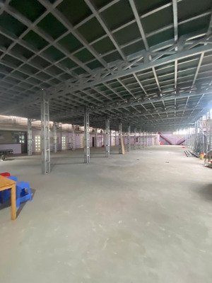 cho thuê mặt sàn tầng 2,3 làm kho nhà xưởng tại mp quang trung, hà đông. dt 3000m2. giá 45k/m2