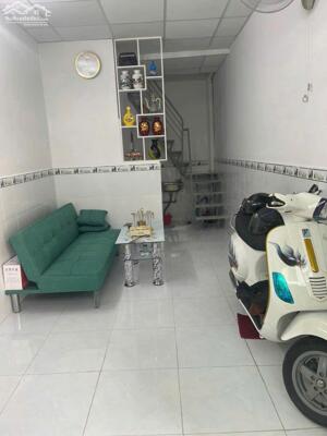 Nhà khu Dân Cư Đông Đúc, DTSD 42 m2, Đất Thổ Cư 100%, Đức Hòa, Long An
